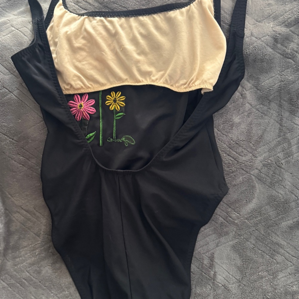 Vintage Guess Black Swimsuit with Floral Design and Skirt. Worn twice. - Picture 4 of 6
